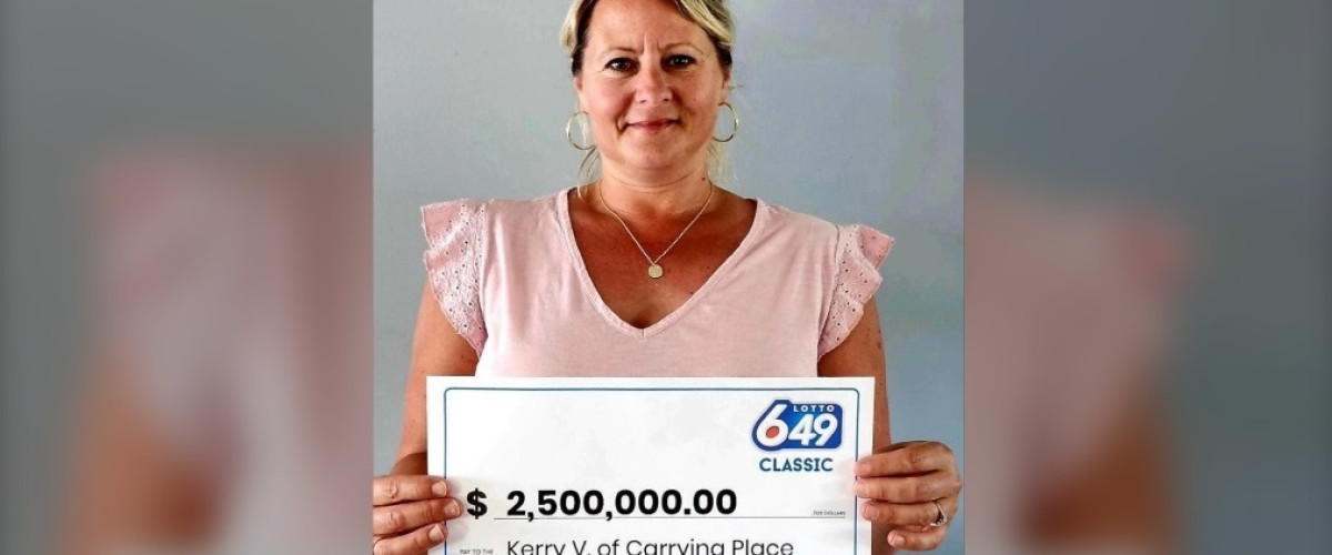 La vincitrice di 2,5 milioni al Lotto 6/49 del Canada preleva la sua ricca vincita