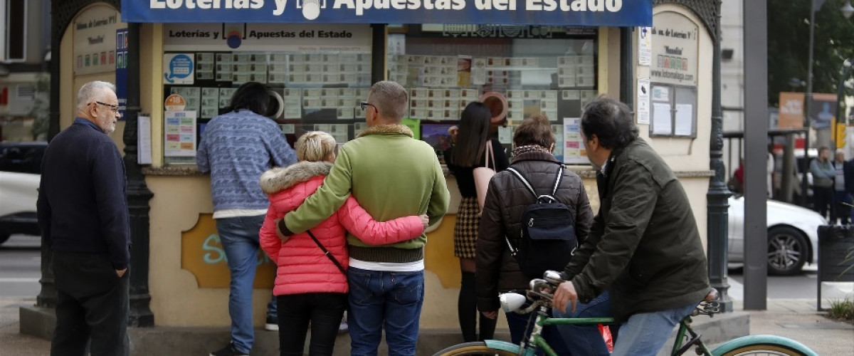 Ricevitoria a Malaga consegna 4 mila a un senzatetto, poi regala il jackpot alla lotteria nazionale