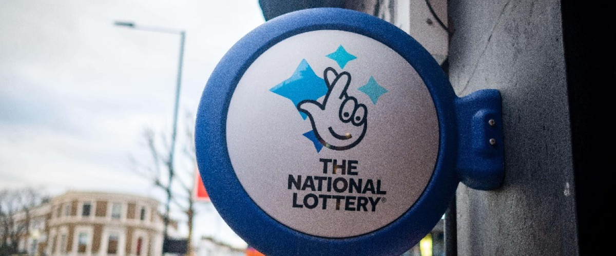 La National Lottery UK compie 30 anni, ha creato 7400 milionari e 50 miliardi in fondi sociali